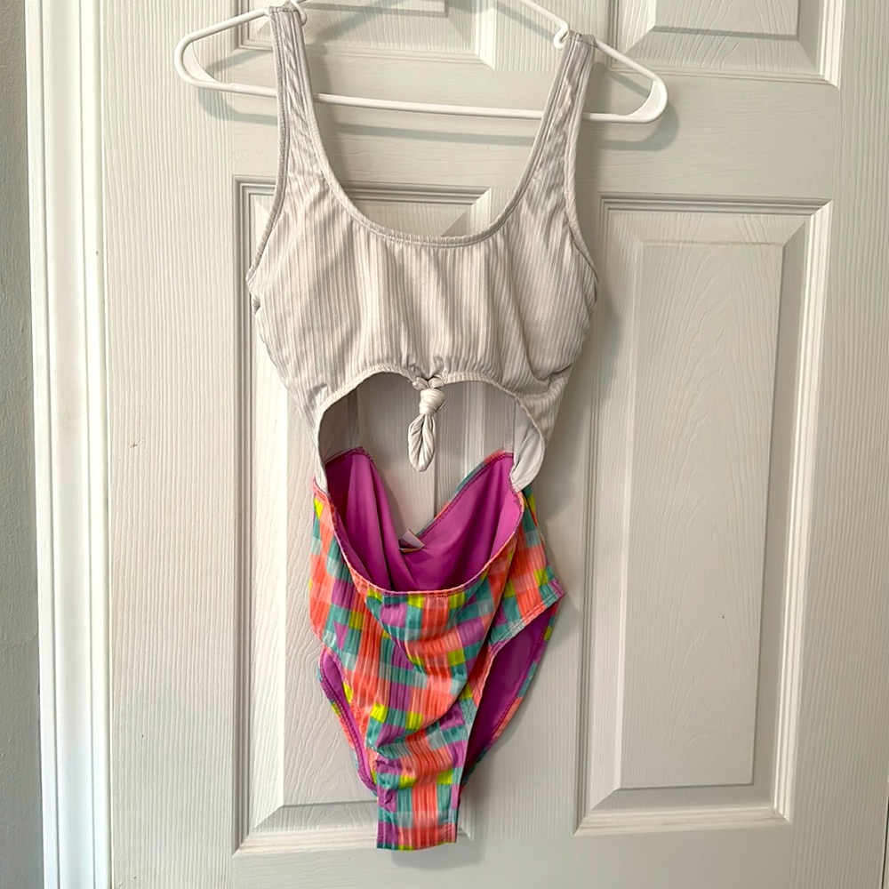 1piece bathing suit